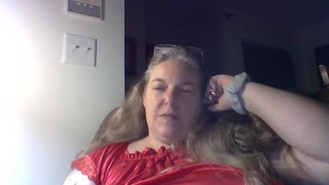 hippysnewhere online show from May 19, 2026, 9:26 am
