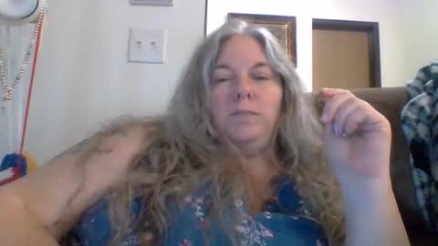 hippysnewhere online show from May 31, 2026, 11:28 pm