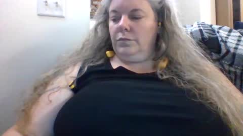 hippysnewhere online show from June 4, 2026, 2:50 am