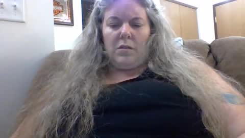 hippysnewhere online show from June 5, 2026, 3:35 am