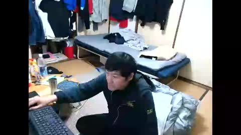 Snapshot of hiro110 chatting on January 1, 2025, 7:10 pm hiro110 online show from January 1, 2025, 7:10 pm