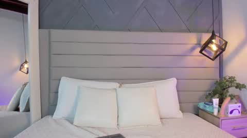 Hisoka online show from November 2, 2025, 12:07 pm