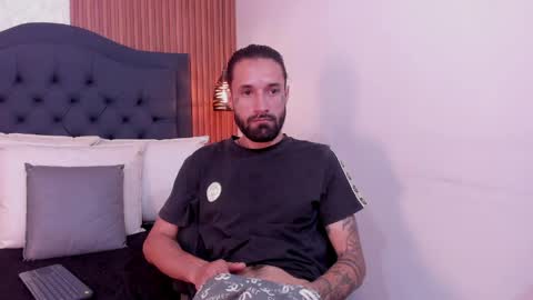 Hisoka online show from April 10, 2026, 8:35 pm