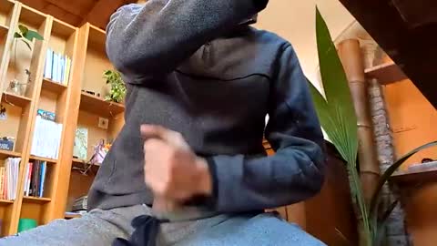 hitmenoww online show from November 23, 2025, 9:20 am