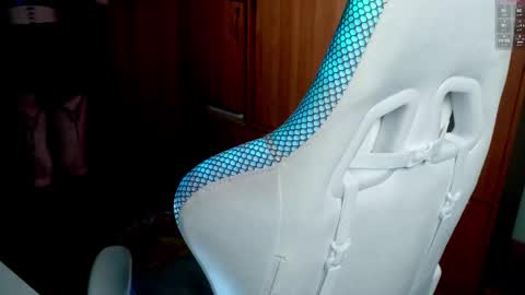 Holly online show from December 15, 2025, 7:07 pm