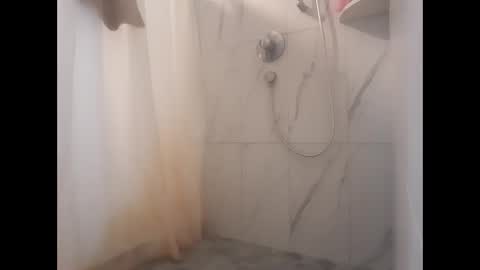 hockeyjock17 online show from April 6, 2026, 12:28 pm