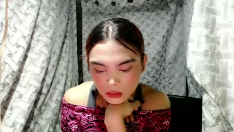 Snapshot of hoelyaurora chatting on July 6, 2026, 8:11 am Aurora3 online show from July 6, 2026, 8:11 am