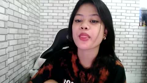 hoelyfloryn online show from March 20, 2026, 6:07 am