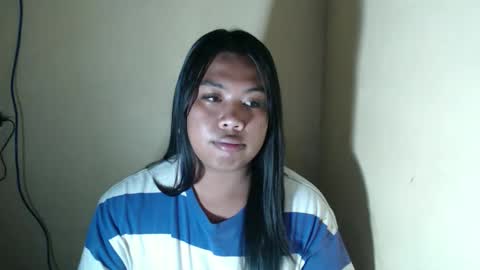 Layla3 online show from April 16, 2026, 4:24 am