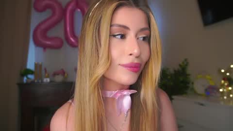 Moni Monica online show from May 27, 2026, 9:06 am