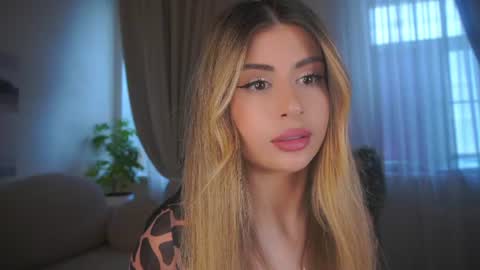 Moni Monica online show from July 23, 2026, 8:12 am