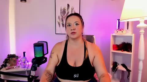 Hollie online show from March 29, 2026, 2:28 pm