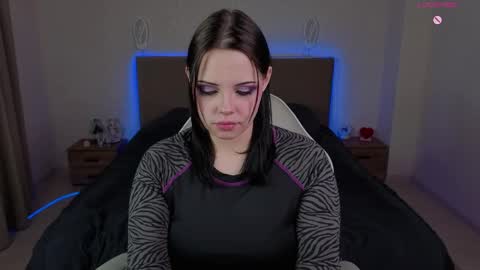 Snapshot of hollislux chatting on May 9, 2026, 5:29 pm Lux online show from May 9, 2026, 5:29 pm