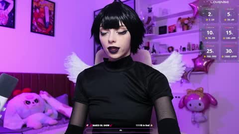 Holli online show from April 26, 2026, 12:03 pm