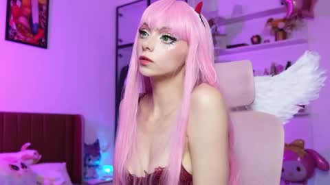Holli online show from May 17, 2026, 12:45 pm