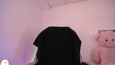 holly_16 online show from October 30, 2025, 1:51 am