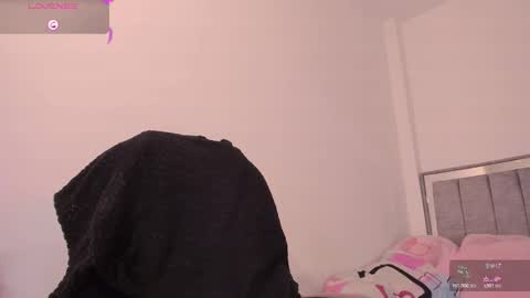 holly_16 online show from March 19, 2026, 2:26 am