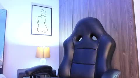Snapshot of holly_29_m chatting on February 15, 2025, 7:49 am Mara online show from February 15, 2025, 7:49 am