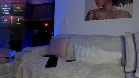 Snapshot of holly_29_m chatting on July 10, 2026, 3:33 am Mara online show from July 10, 2026, 3:33 am