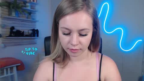 Holly online show from December 23, 2024, 12:52 pm