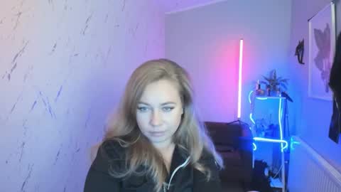 Holly online show from October 16, 2025, 6:53 pm