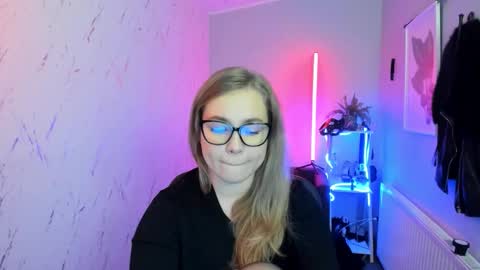 Holly online show from November 11, 2025, 5:46 pm