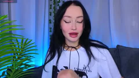 holly_berryy_ online show from October 11, 2025, 2:00 am