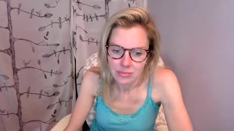 holly_bourbon online show from June 12, 2026, 9:14 pm