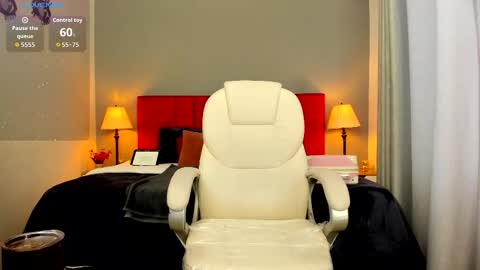 Holly Madisson online show from November 16, 2025, 1:06 pm