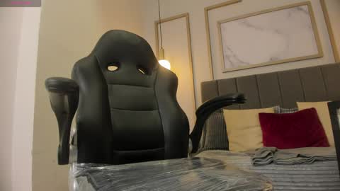 Holly Madisson online show from April 18, 2026, 7:07 pm