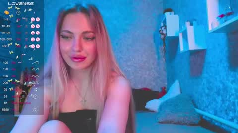 holly_molly8 online show from December 19, 2024, 10:00 pm