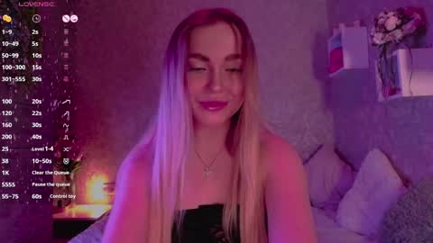 holly_molly8 online show from March 6, 2025, 7:25 am