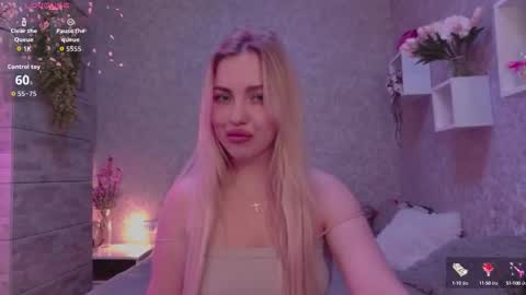holly_molly8 online show from September 24, 2025, 7:50 pm