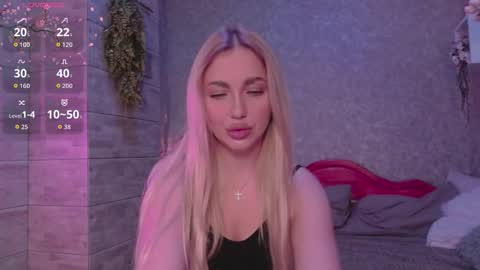 holly_molly8 online show from October 2, 2025, 4:36 pm