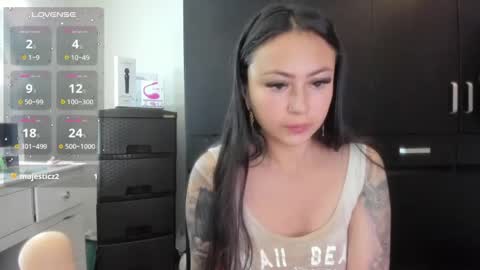 Holly online show from April 15, 2026, 4:41 am