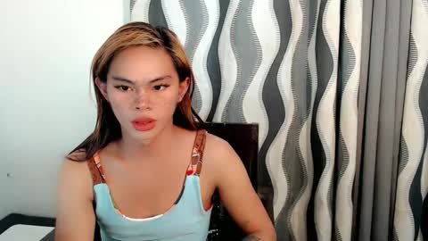 Snapshot of holly_sugar20 chatting on December 7, 2024, 6:21 am Mika Duhay Velat online show from December 7, 2024, 6:21 am