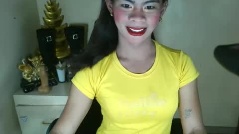 Snapshot of holly_sugar20 chatting on November 17, 2025, 7:25 am Mika Duhay Velat online show from November 17, 2025, 7:25 am