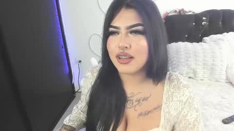 Holly online show from April 20, 2026, 7:04 pm