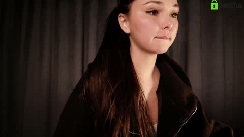 hollyextra online show from November 4, 2025, 2:10 am