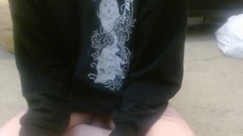 Holly Hawkes online show from October 16, 2025, 1:39 am