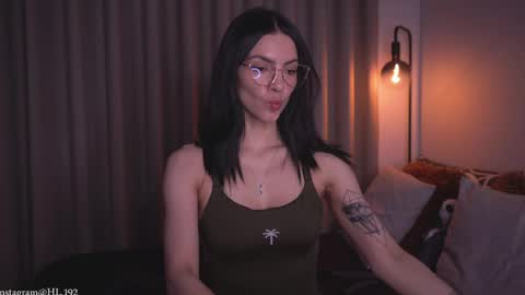 Holly Linder online show from April 7, 2026, 1:28 am