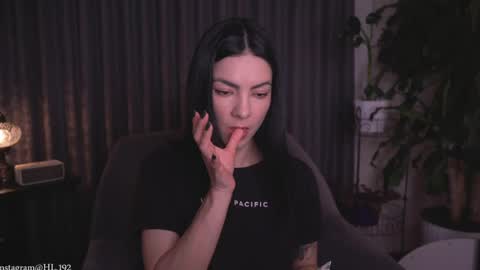 Holly Linder online show from April 15, 2026, 1:45 am