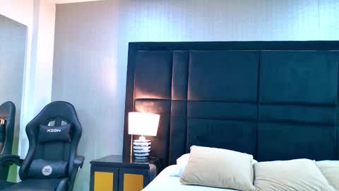 Holly online show from February 20, 2026, 7:58 pm