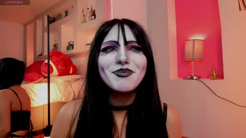 hollypeach_ online show from April 15, 2026, 8:09 pm