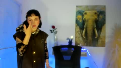 hollysquirtx online show from November 7, 2025, 1:33 pm