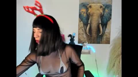 hollysquirtx online show from November 10, 2025, 1:54 pm