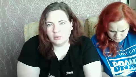 HollyXEva online show from May 14, 2026, 9:05 am
