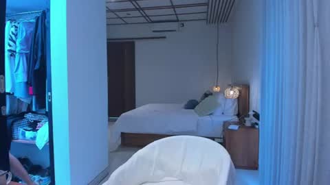 Kira Purrr online show from August 8, 2026, 1:52 am