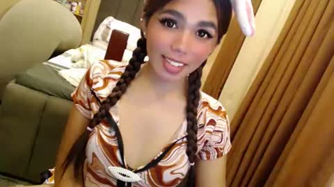 holy_molly1 online show from June 3, 2026, 4:23 pm