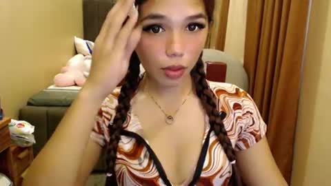holy_molly1 online show from June 12, 2026, 3:33 pm